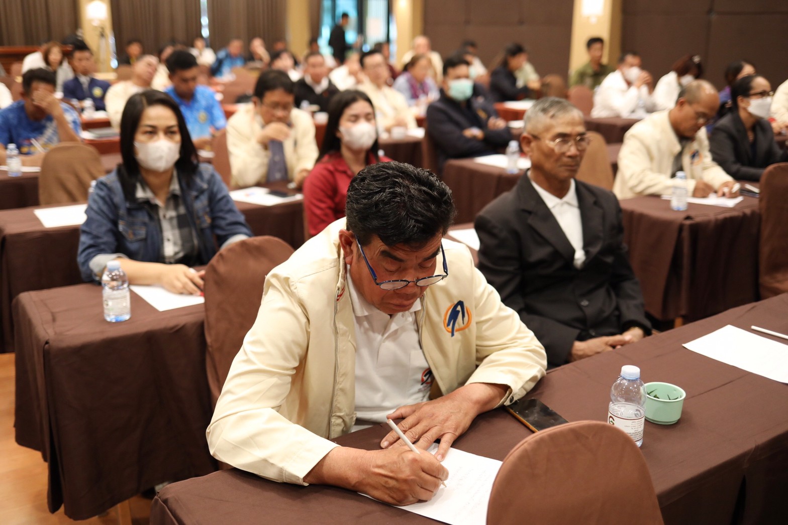 "ธนาธร" จัดประชุมใหญ่นายกฯ ท้องถิ่น 